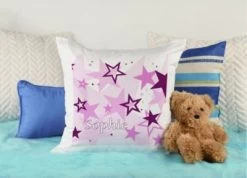 CreaDesign Dekokissen Kinder 40 X 40 Cm Sterne Brombeere Mit Name Personalisiert -Spielzeugladen 30449552 04
