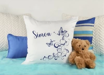 CreaDesign Dekokissen Kinder 40 X 40 Cm Schmetterling Blau Mit Name Personalisiert 6 CreaDesign Dekokissen Kinder 40 X 40 Cm Schmetterling Blau Mit Name Personalisiert – Bild 4