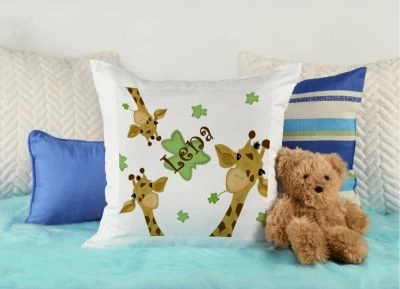 CreaDesign Dekokissen Kinder 40 X 40 Cm Giraffe Mit Name Personalisiert 6 CreaDesign Dekokissen Kinder 40 X 40 Cm Giraffe Mit Name Personalisiert – Bild 4