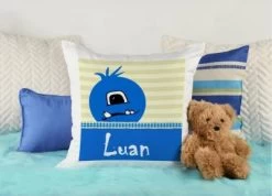 CreaDesign Dekokissen Kinder 40 X 40 Cm Monster Blau Mit Name Personalisiert -Spielzeugladen 30544981 04