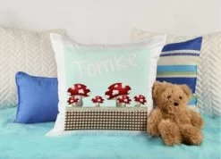 CreaDesign Dekokissen Kinder 40 X 40 Cm Pilz Hellblau Mit Name Personalisiert -Spielzeugladen 30545635 04