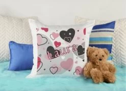 CreaDesign Dekokissen Kinder 40 X 40 Cm Herz Rosa Grau Mit Name Personalisiert -Spielzeugladen 30546017 04